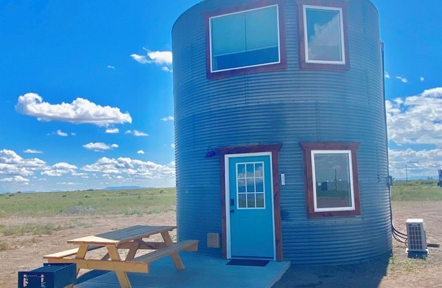 Up-cycled Grain Bin Villa just 20 mins. from the Great Sand Dunes NP w/ WiFi, AC