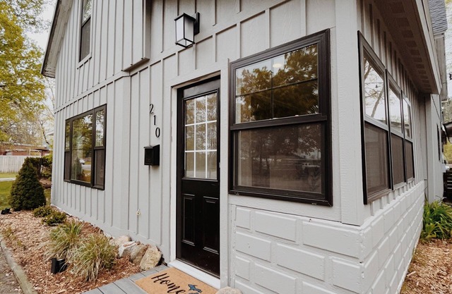 Up North Retreat | Nestled Downtown by TC Whiskey!
