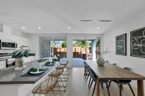 Up to 12 guest Modern Villa near Wynwood! 27