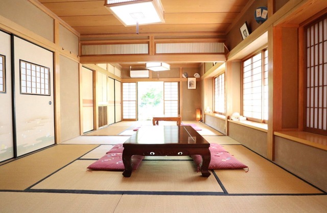 Jusqu'à 21 personnes peuvent louer un manoir de style japonais à 5 minutes à pied de la gare d'Enoshima 10 minutes à pied de la mer / Visites de Kamakura / WiFi / Salle de cuisine complète