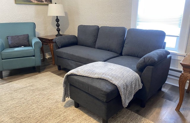 Updated 1 Bedroom Apartment Near Downtown