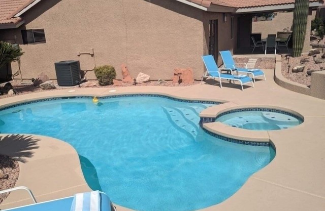 Enjoy this charming 1 story home with backyard oasis!🌴Short drive to the Strip!