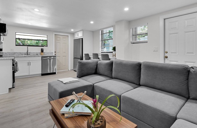 Updated 2 bedroom Space in Islamorada Arts District. Walk to Many Attractions!