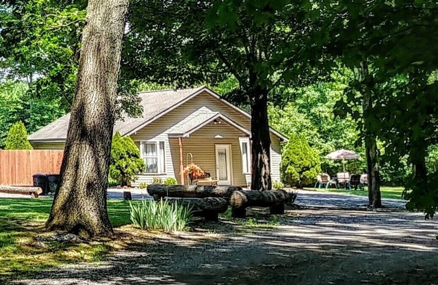Maison d'hôtes meublée près d'Ann Arbor avec une vue magnifique sur l'étang privé.