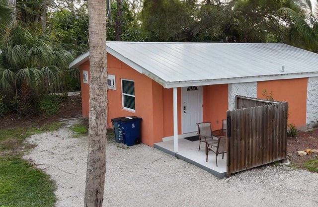 Updated 2024 King Bed Kit W/D Dock On Imperial River 1.3 Mi to Beach Sleeps 4