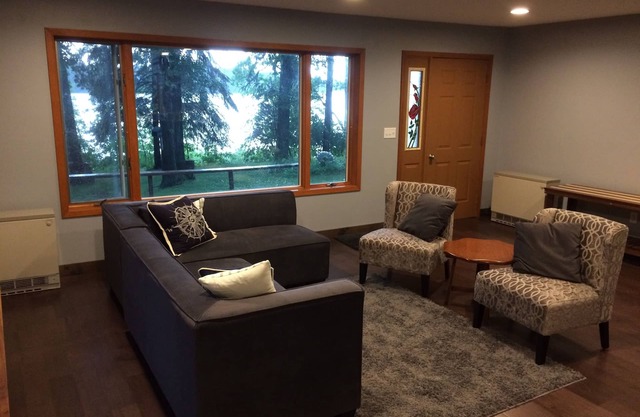 Nouveau bijou de 2BR, 5. 5 acres avec vue sur le lac Straight!