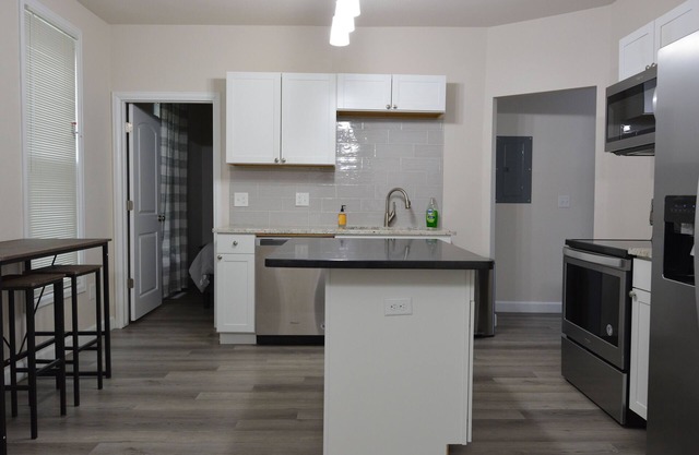 Updated Apartment Close to Hospital