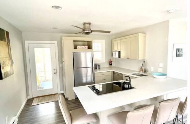 Updated, bright, and peaceful cottage in Lakeside