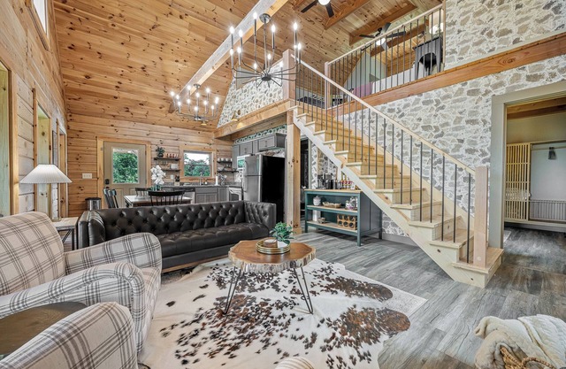 Updated Brow View Cabin with Hot Tub/Fire Pit/Arcade in Mentone