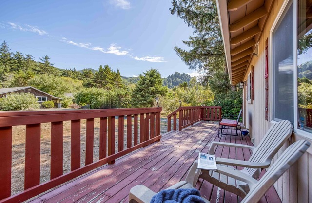 Updated Cabin Near Rockaway Has Outdoor Dining, Fire-Pit, 3 Blocks from Beach!