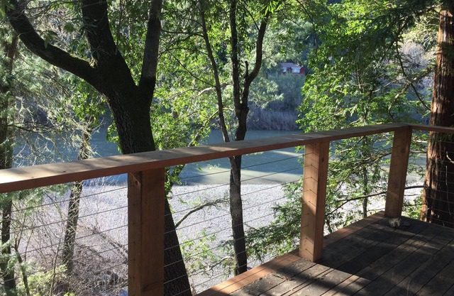Cabine mise à jour, à droite sur Russian River, vue imprenable et emplacement!