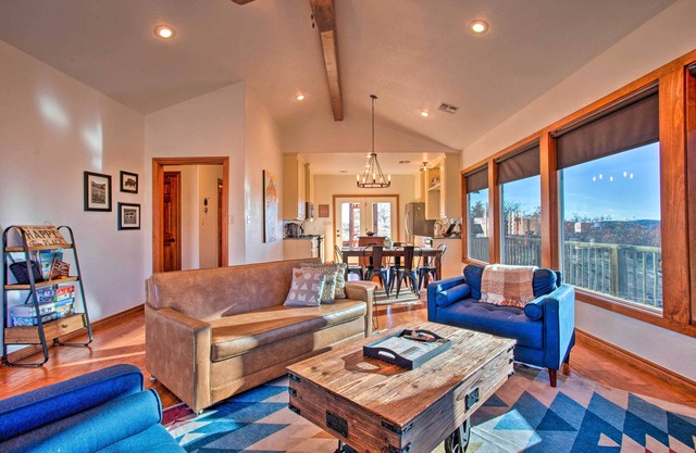Updated Cabin w/ 360-Degree Mtn View: 1 Mi to Lake
