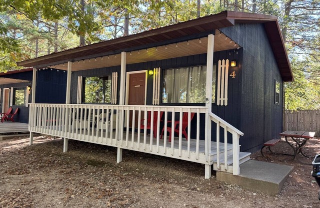 Updated Cabin with Shared Pool that opens soon, Hot Tub MAR 13th, and Fire Pit!
