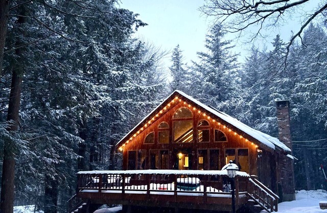 Updated Chalet. Minutes from Mt, Lakes and Golf.