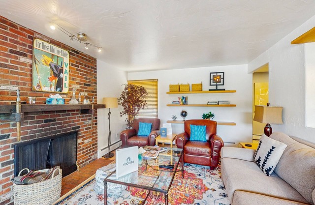 Updated Condo with Walkable Locale, Free WiFi & Private Washer/Dryer