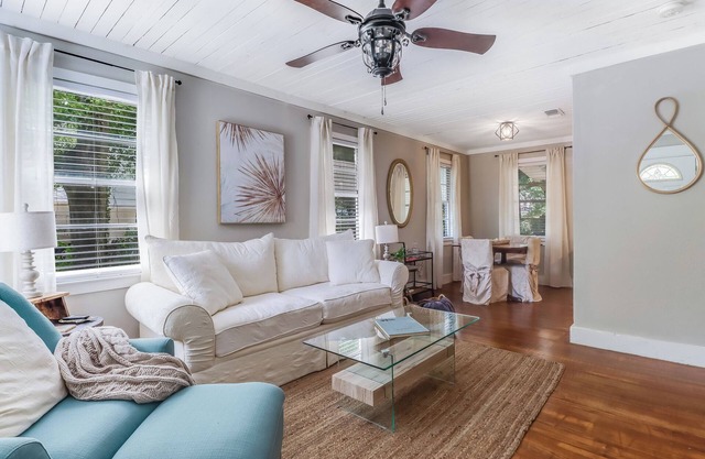Updated cottage two blocks from the beach