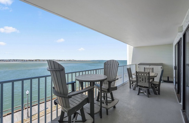 Direct Bay Front w / Open Bay Views & Sunsets, Pool & 3 Blocks to Beach / Boardwalk!