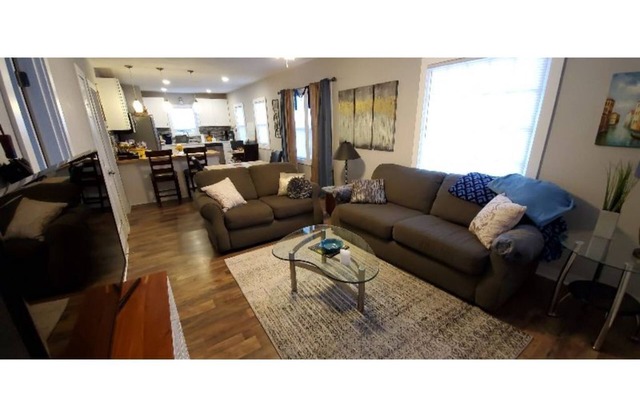 Updated Dundee 3-4 br 2 bathrm home near NE Med / UNMC