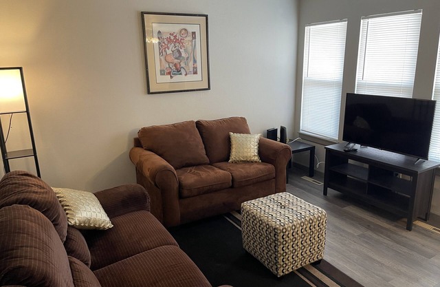 Updated duplex 2 minutes from great downtown shopping and food!