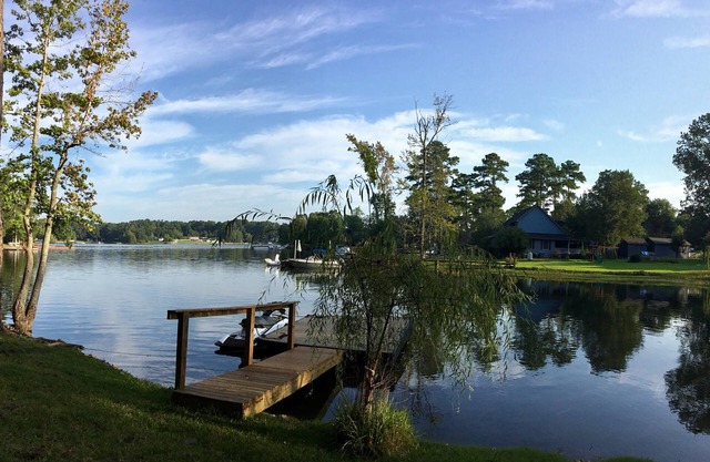 Maison mise à jour sur Lakefront Estate avec quai privé et terrain