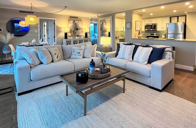 Updated ‘Lake Daze’ Condo w/ Amazing Pool!
