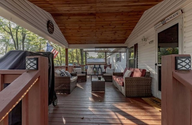 Updated Lake Home Steps to Water in "heart" of Rough River! Cozy w/ Firepit!