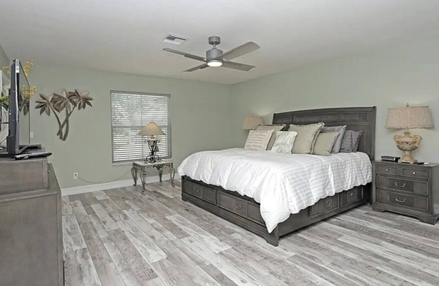 Updated Lakefront Villa!