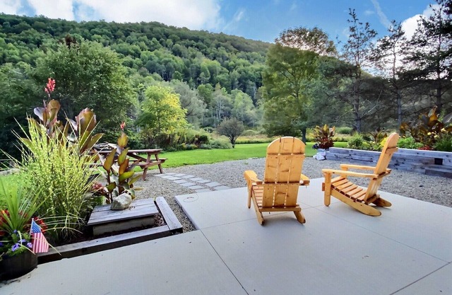 «Modernisé et moderne avec un lit king size, 2 acres, 4 couchages»