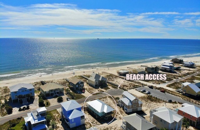Updated private home w/ views, pools & dogs ok!