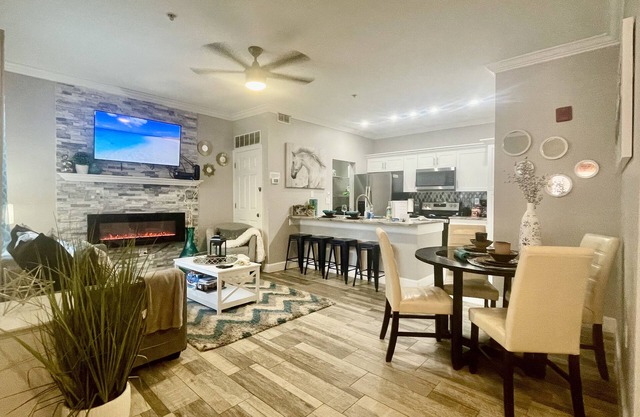 UPDATED REMODELED CONDO- NO STAIRS 2 MILES TO THE BEACH! PETS ok! HEATED POOL