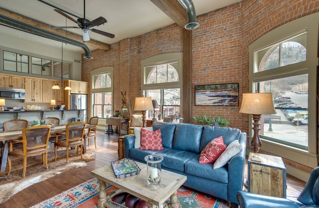 Updated Rustic-Chic Condo on Ouray's Main Street!