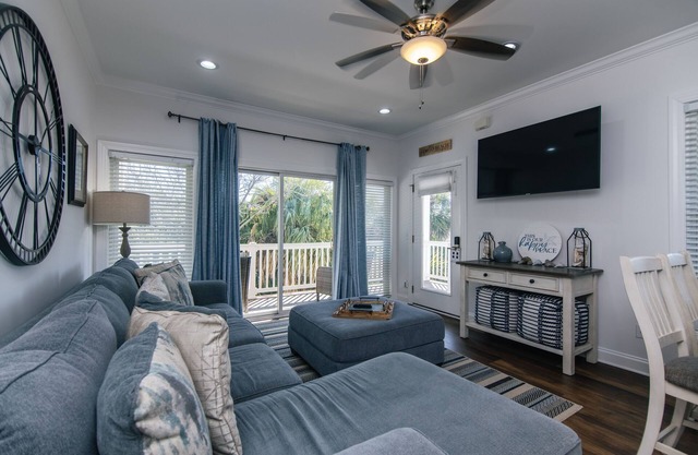 Updated Second Floor Condo w/ Free Pool Access; Direct Beach Access; Cable TV/WiFi Access