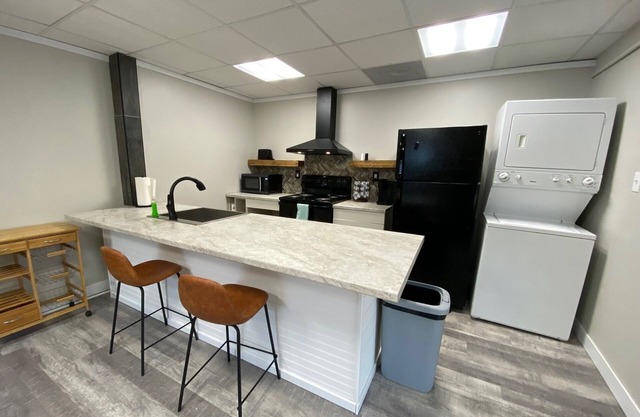 Updated spacious 2 br Flat