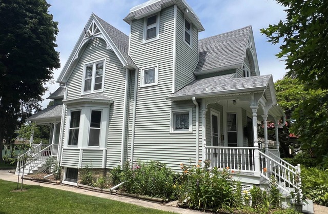 Updated Victorian in the Heart of Sheboygan. Beach, Downtown, Golf, Road America