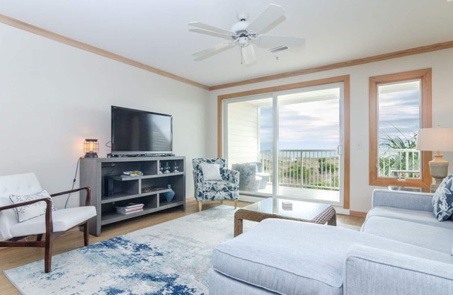 Upgraded Oceanfront 3BR Condo in WrightsvilleDunes
