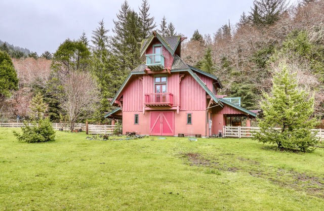 Loft sur deux étages amélioré avec vue sur la montagne et foyer au gaz
