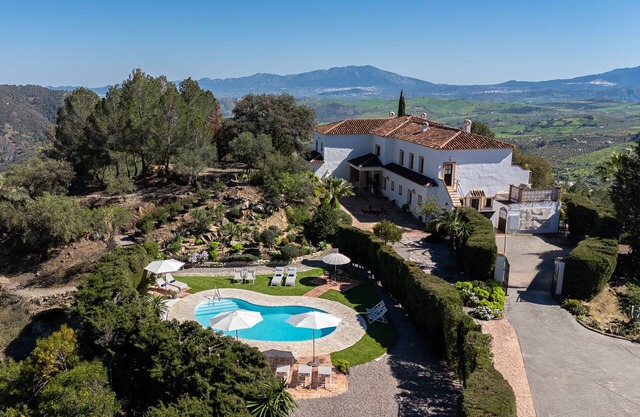 Maison de campagne de luxe avec une vue imprenable, piscine privée et plus ...