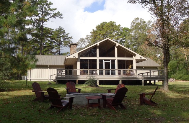 Upland Hill Lodge - vue sur le lac East Texas