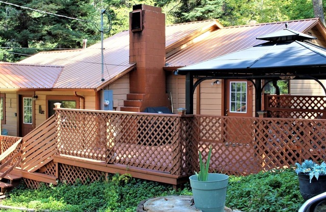 Upper Canyon Copper Top - Three Bedroom Cabin