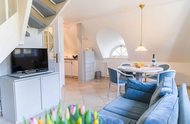 Upper floor apartment on 2 levels for up to 4 people, with beach chair in the garden
