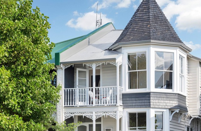 Upper appartement de niveau rénové à un niveau élevé