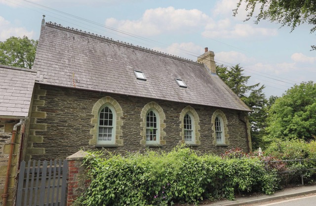 UPPER VESTRY, family friendly, country holiday cottage in Llangrannog