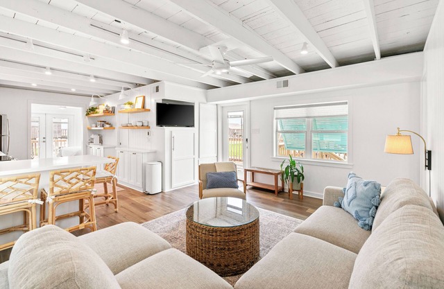 Renovated - 2nd Row - Water Views - King + Queen