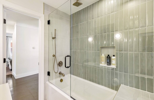 Upscale 5BR/3BA w/ Jacuzzi