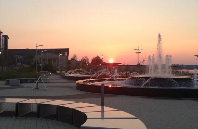 Upscale Apartment 1 Block From The bluegrass museum enjoy the riverfront