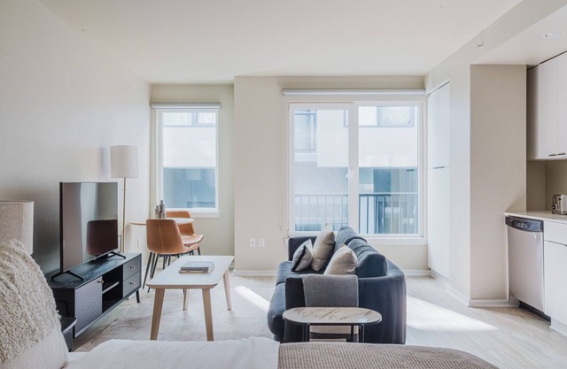 Upscale Belltown Studio w/ Gym, Lounge & Parking, by Blueground