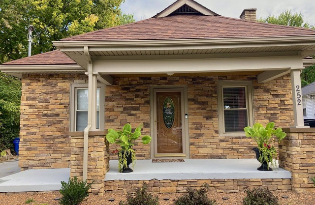 Upscale Bungalow in the heart of downtown Lexington