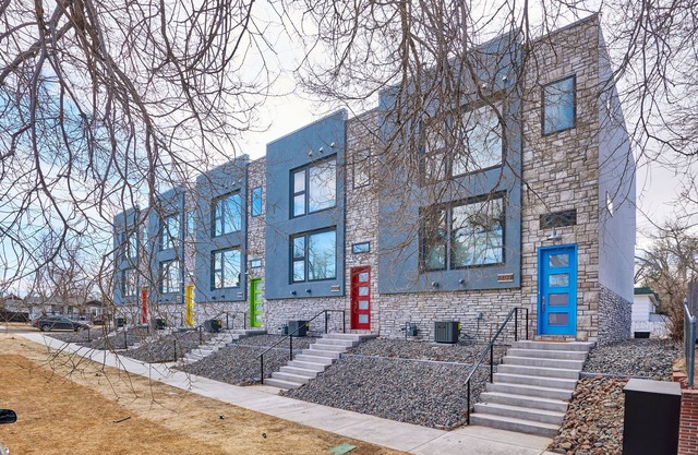 Upscale Downtown Townhome!