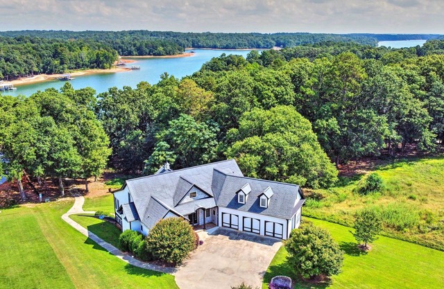 Upscale Family Home w/ Dock on Lake Hartwell!