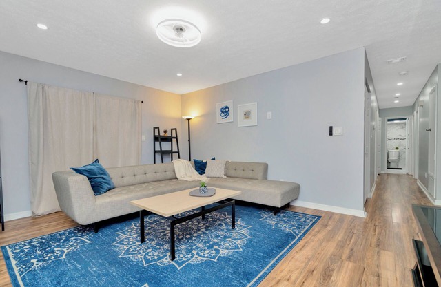 Upscale Family Oasis: Serene Location ~ Pool ~ Parking